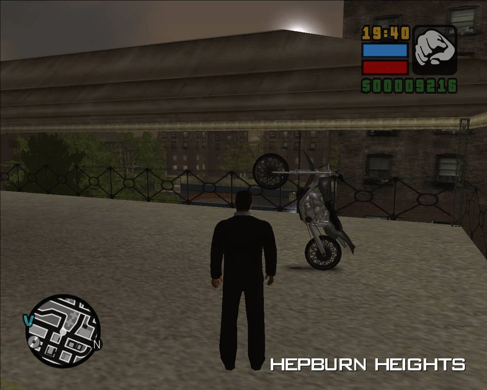 Байк сам себе трюкач