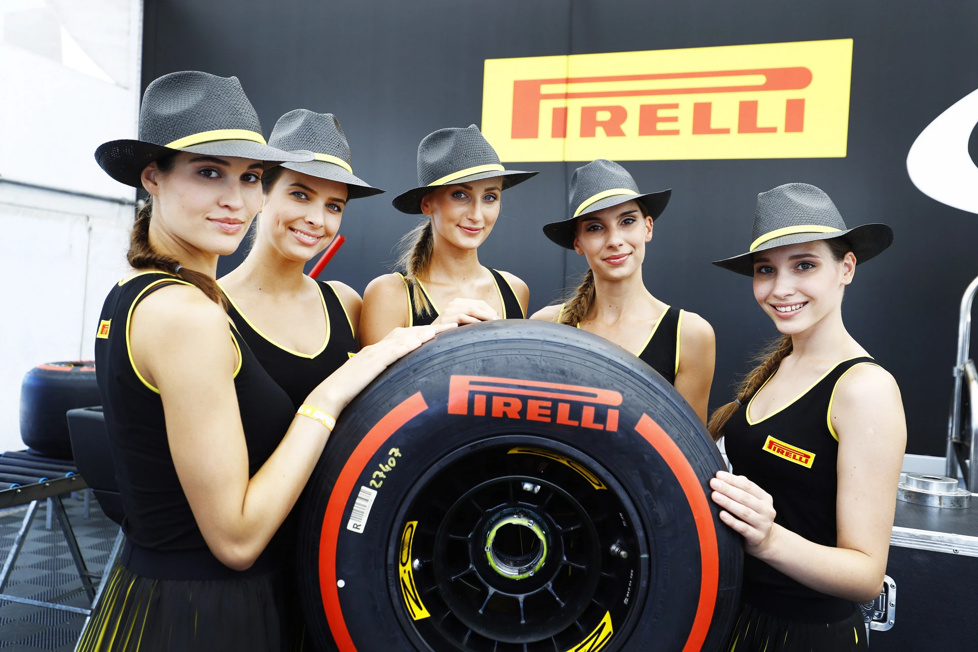 F1 2017 "Pirelli Sport"
