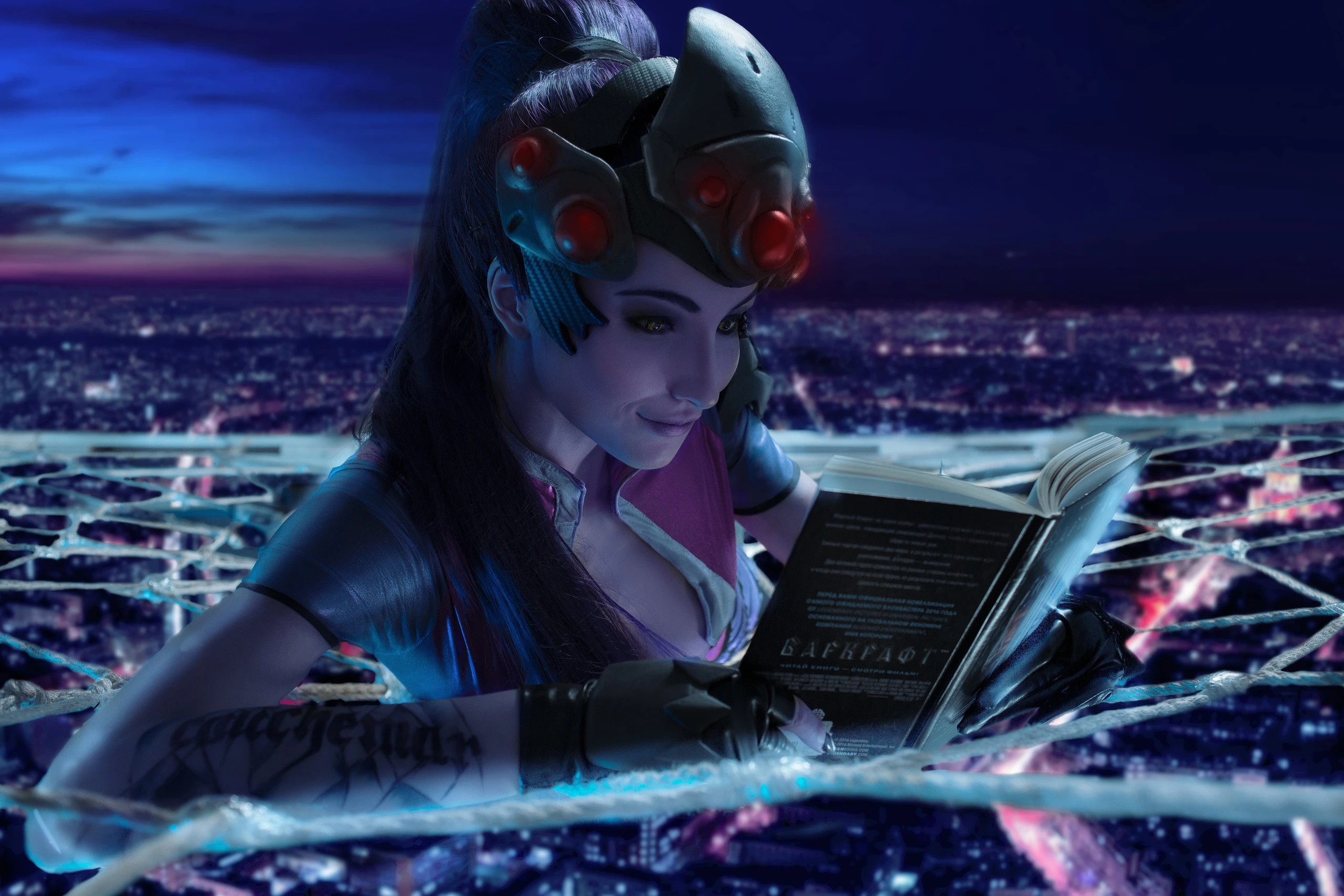Косплей Роковой Вдовы из Overwatch