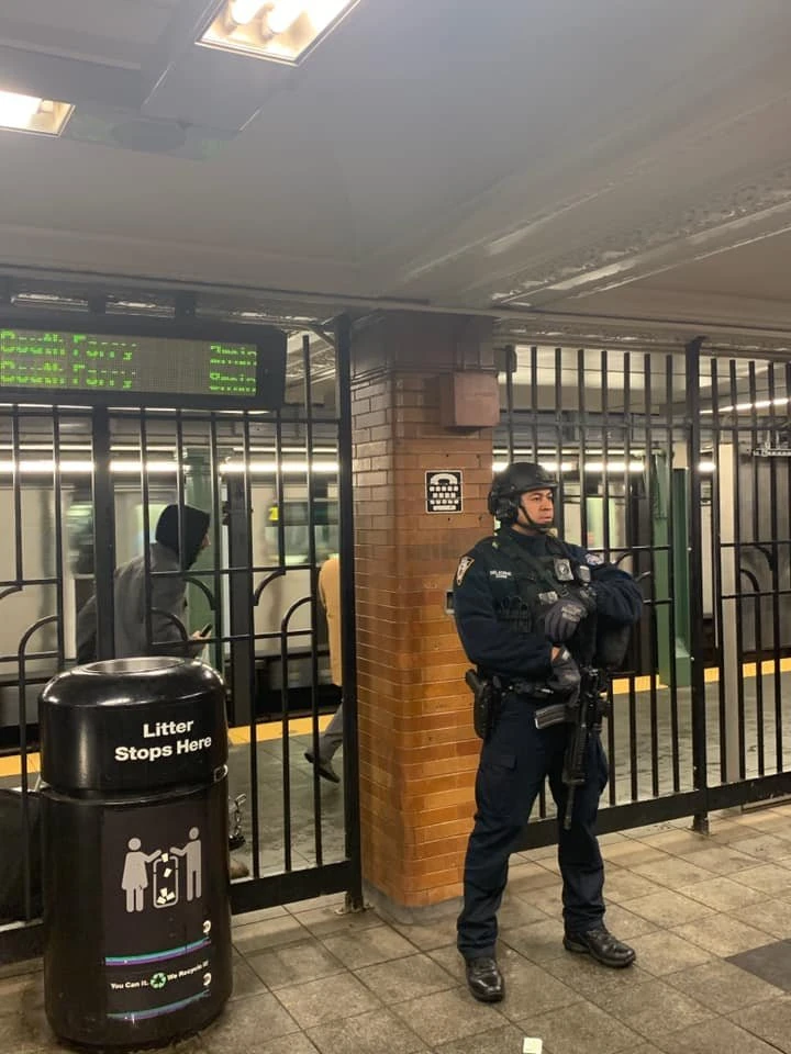 Подними эту банку