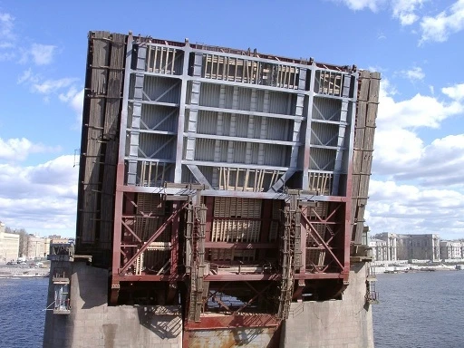 РАЗВОДНЫЕ МОСТЫ /килотонны движущегося железа/