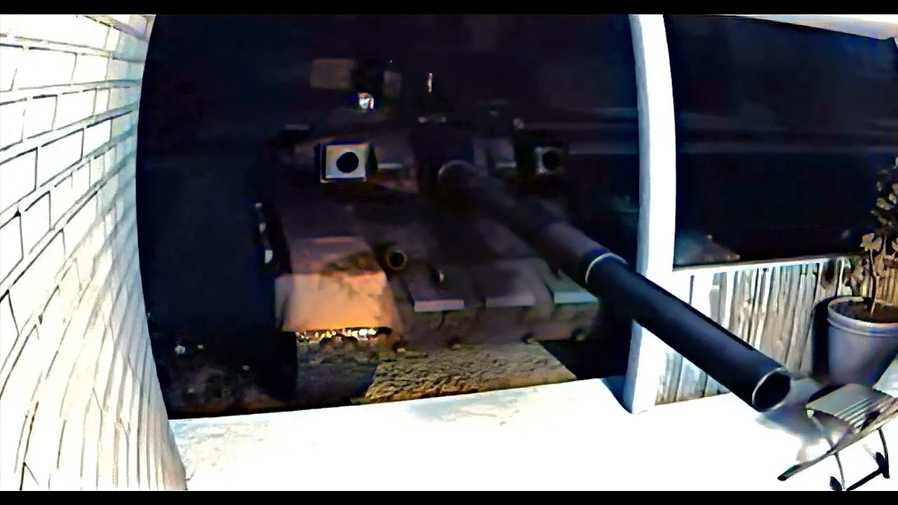 Танк звонит в домофон