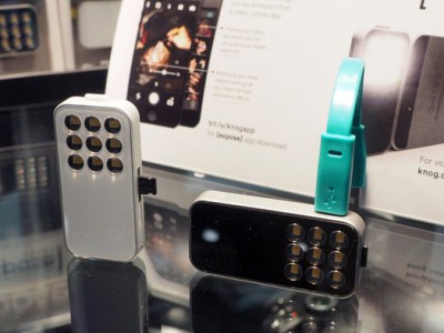 Knog Expose - дополнительная вспышка для смартфона