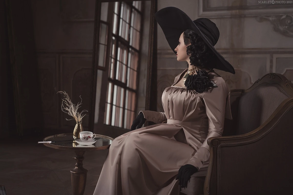 Элегантный косплей на Леди Димитреску