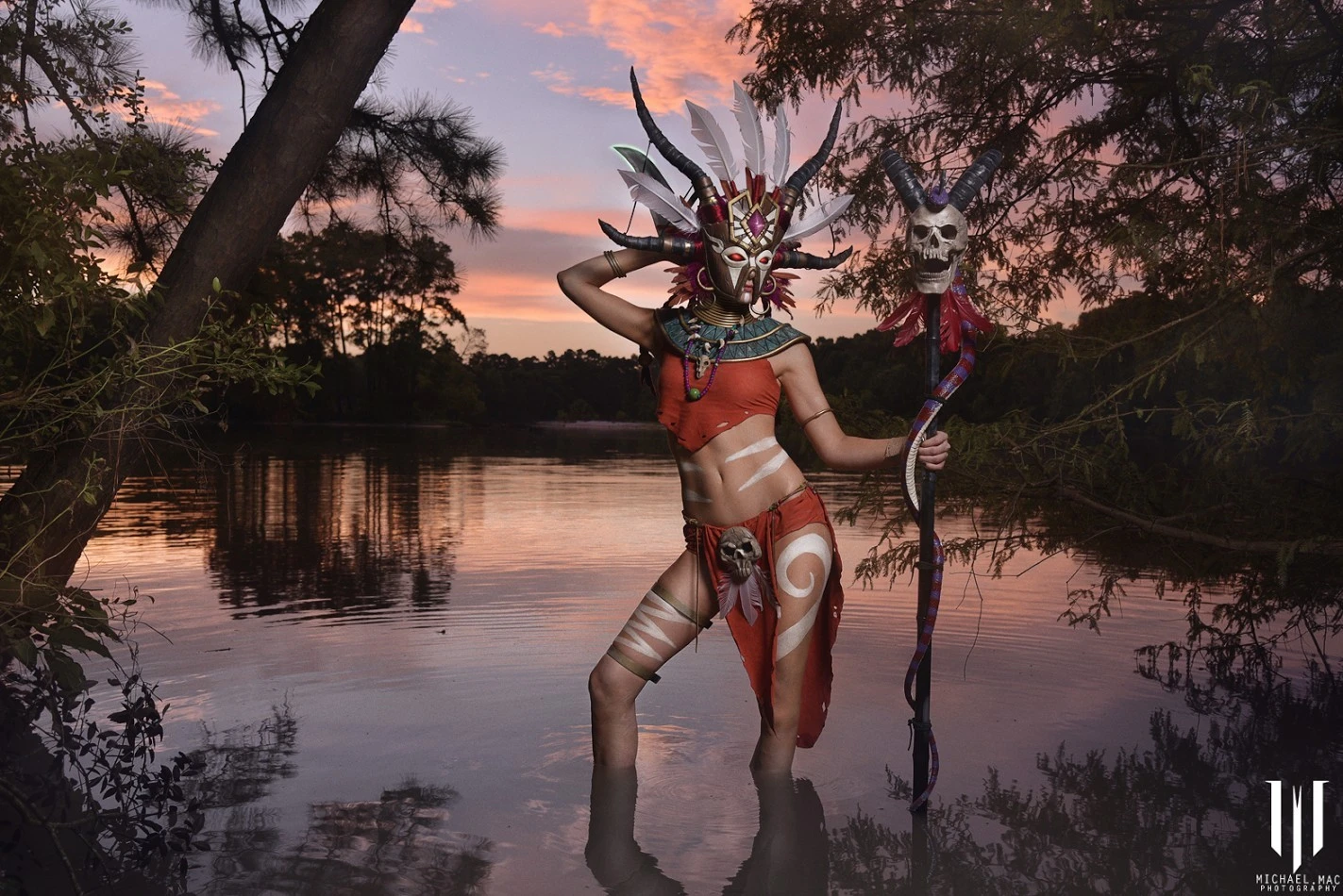 Это самый шикарный косплей Колдуна из Diablo 3