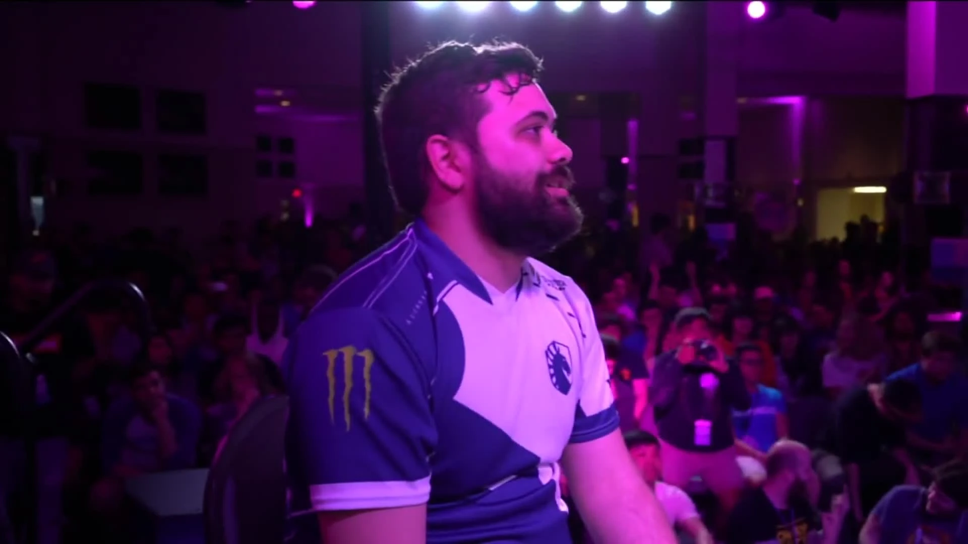 В победителя турнира по Super Smash Bros кинули мертвого краба