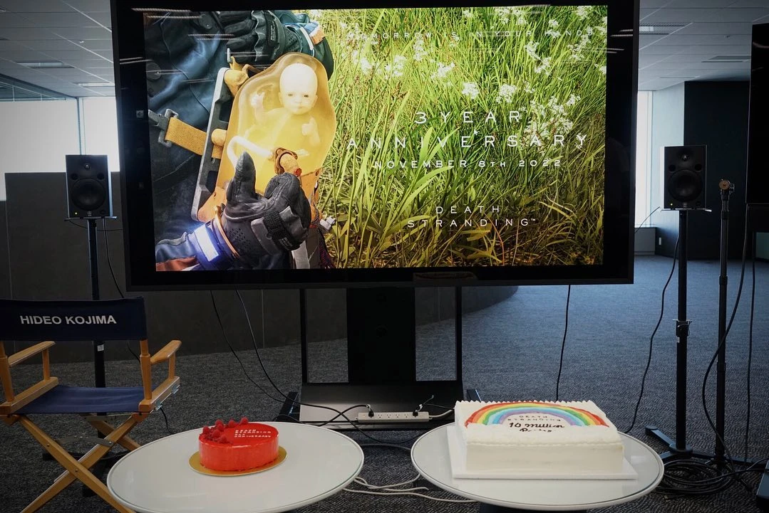 Хидео Кодзима с командой отмечает трехлетие и успех Death Stranding