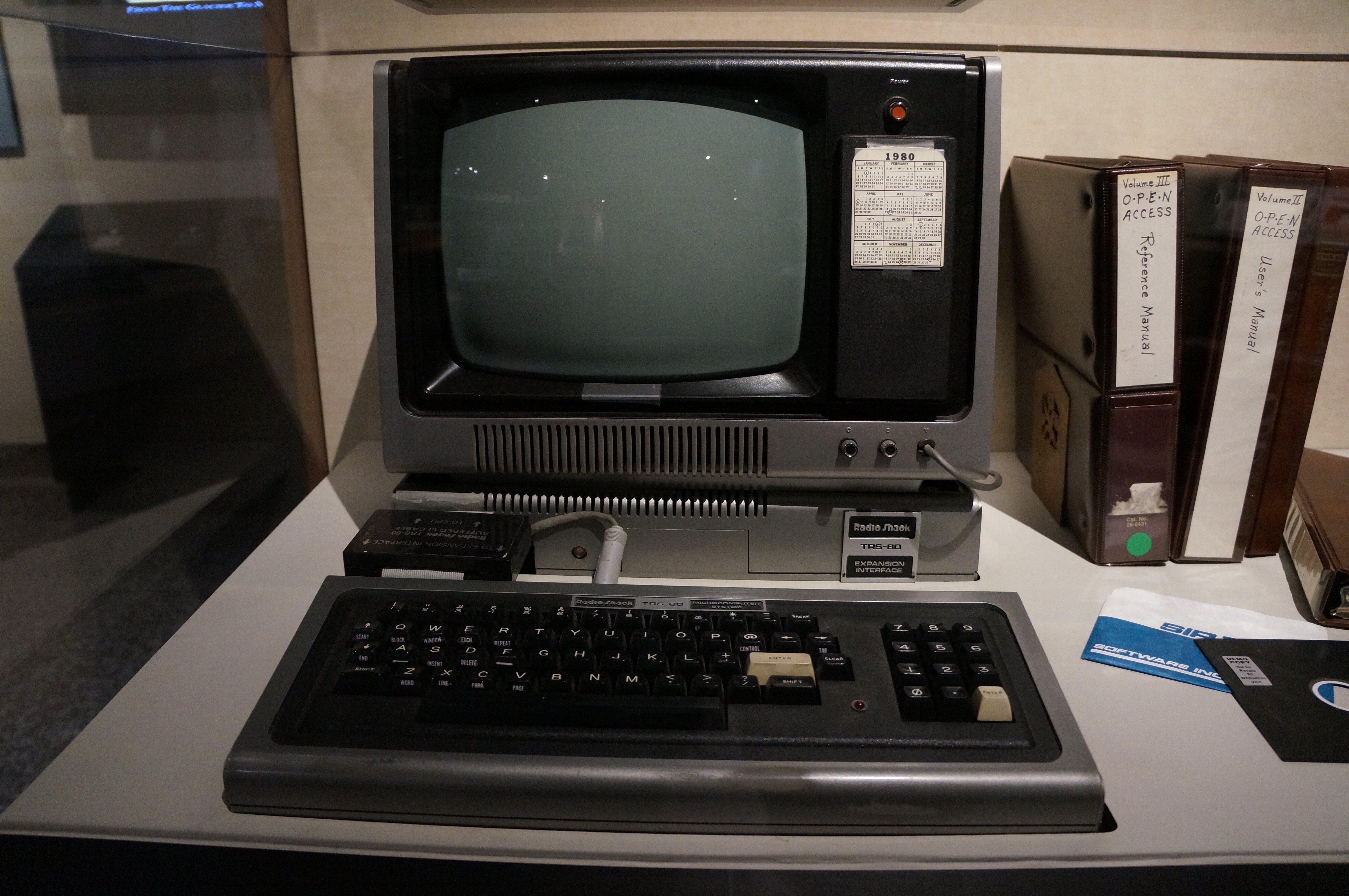 Хакер объяснил преимущество старых компьютеров