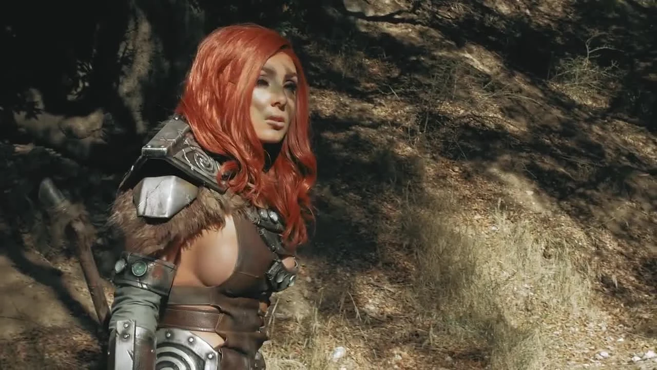 Playing With Real Wolves! (Skyrim Косплей)