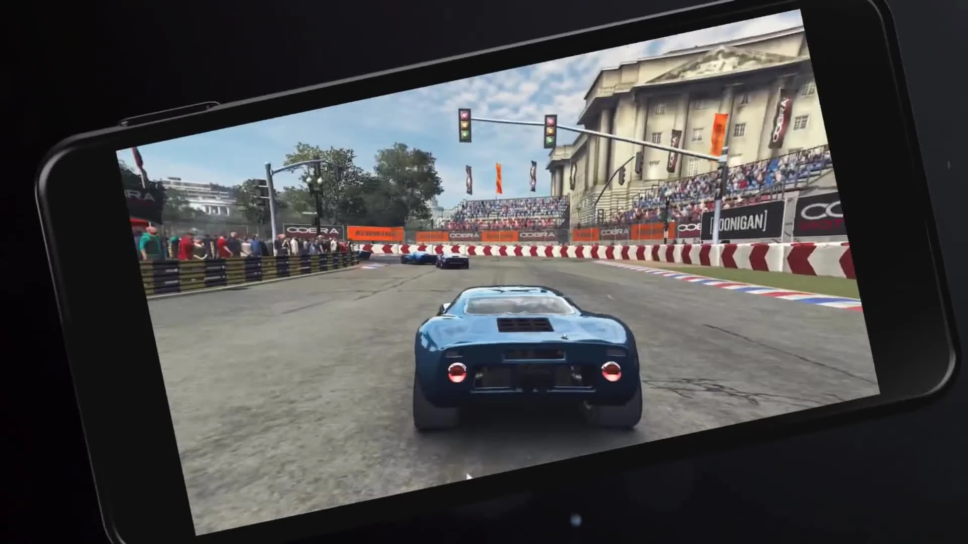 На iOS вышел гоночный симулятор GRID Autosport "с консольной графикой"