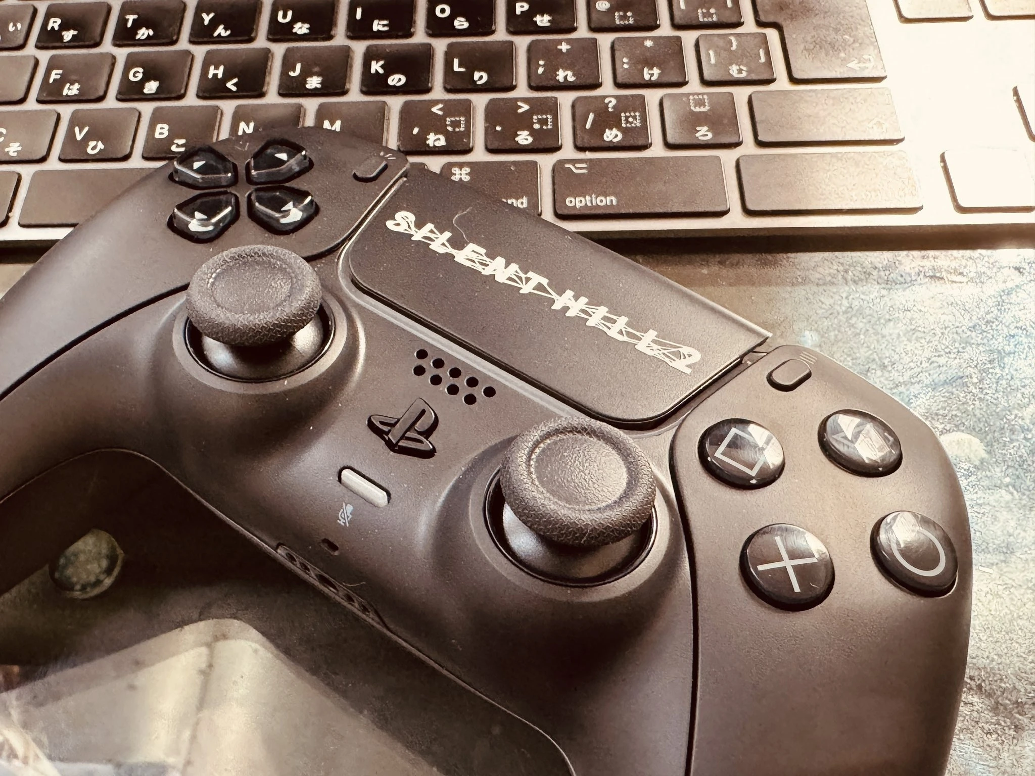 Акира Ямаока получил в подарок геймпад DualSense в дизайне Silent Hill 2