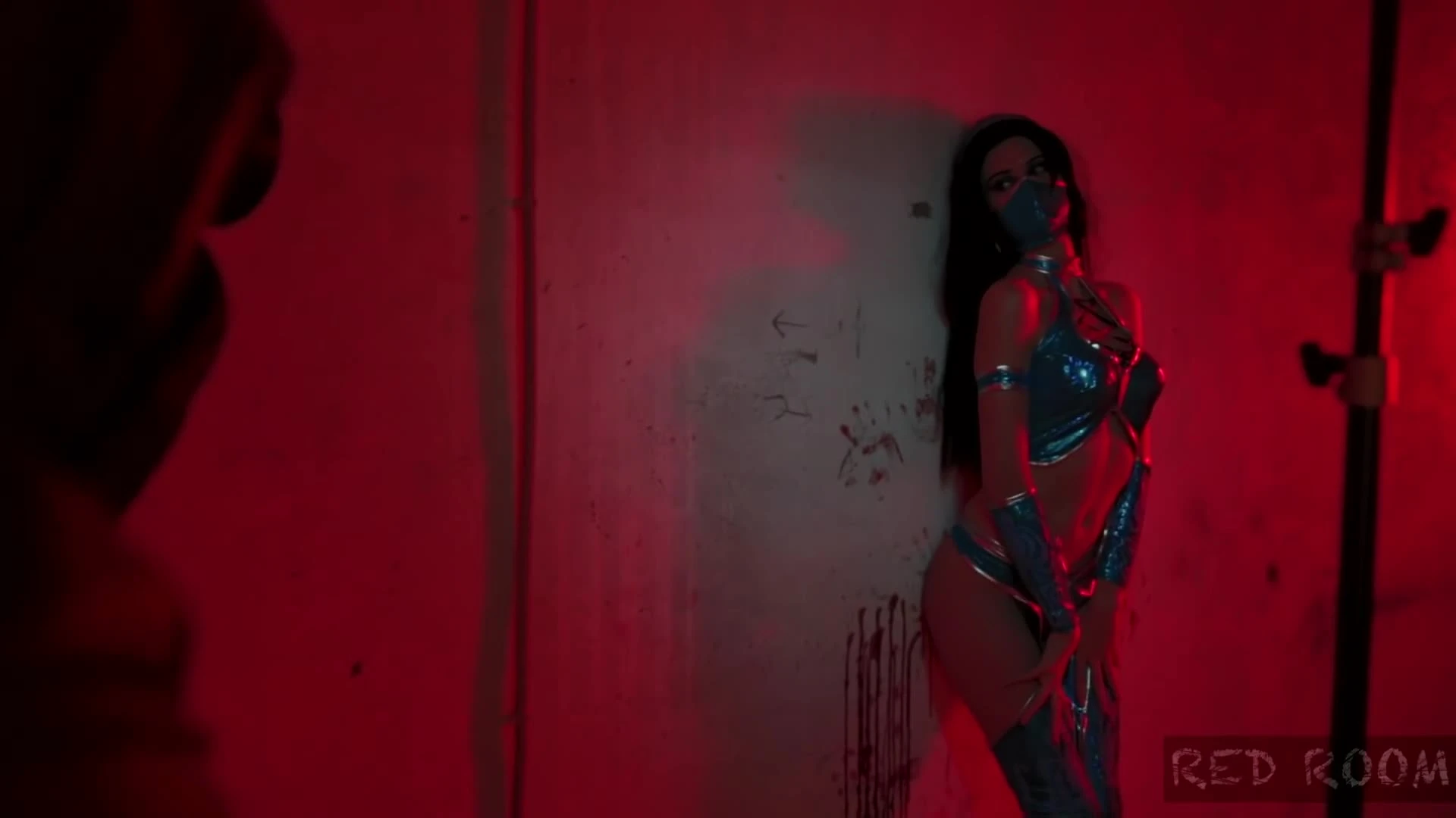 Girl is Cauht, dressed up and... (Kitana Косплей)