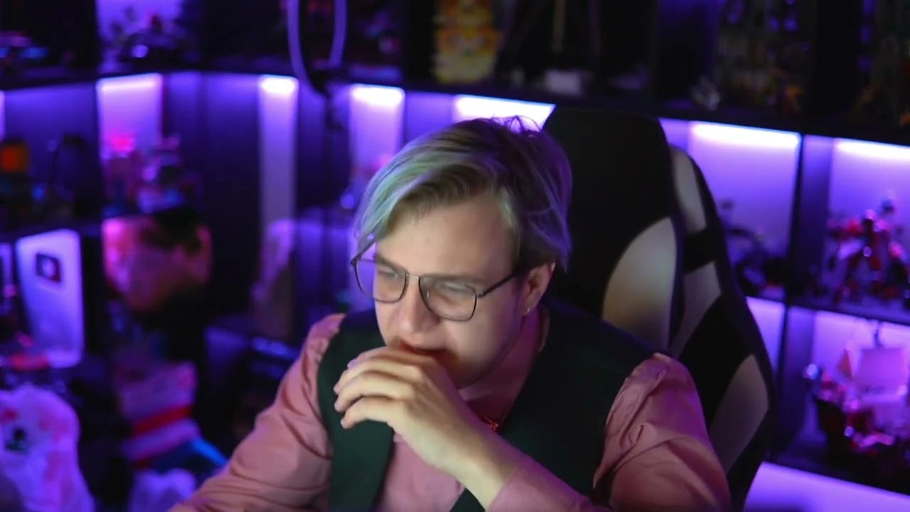 Открыл новую интересную сценку с Героиней