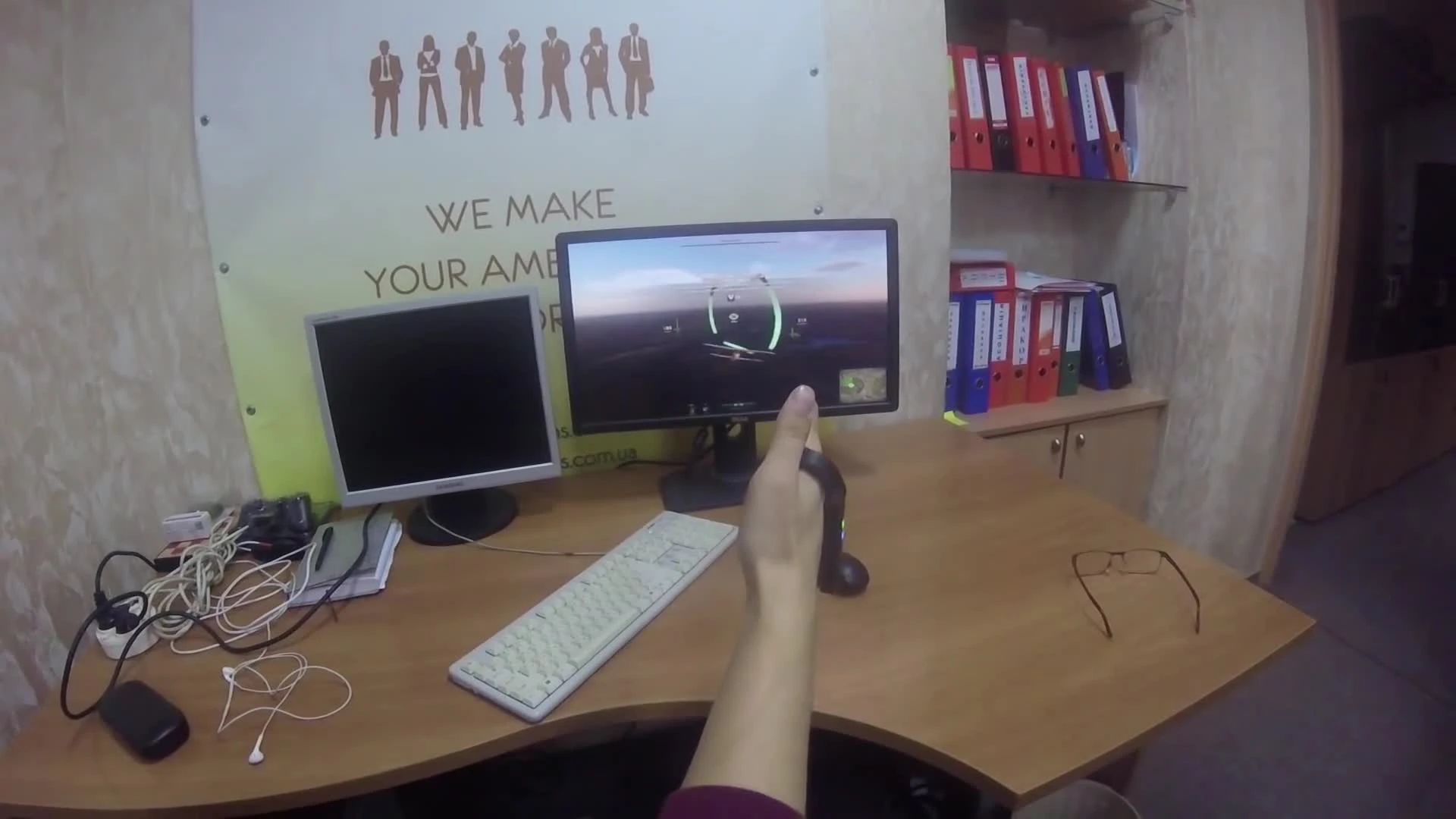 Украинские разработчики киберперчатки собрали VR-клипсу Raccoon