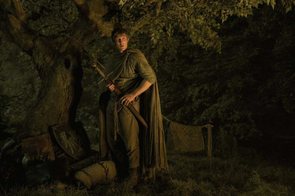 Warner Bros. показала новые атмосферные кадры из "Рыцаря семи королевств" - премьера сериала на HBO состоится 18 января