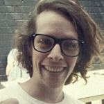 Папуас с луком охотился на туриста ради его подруги