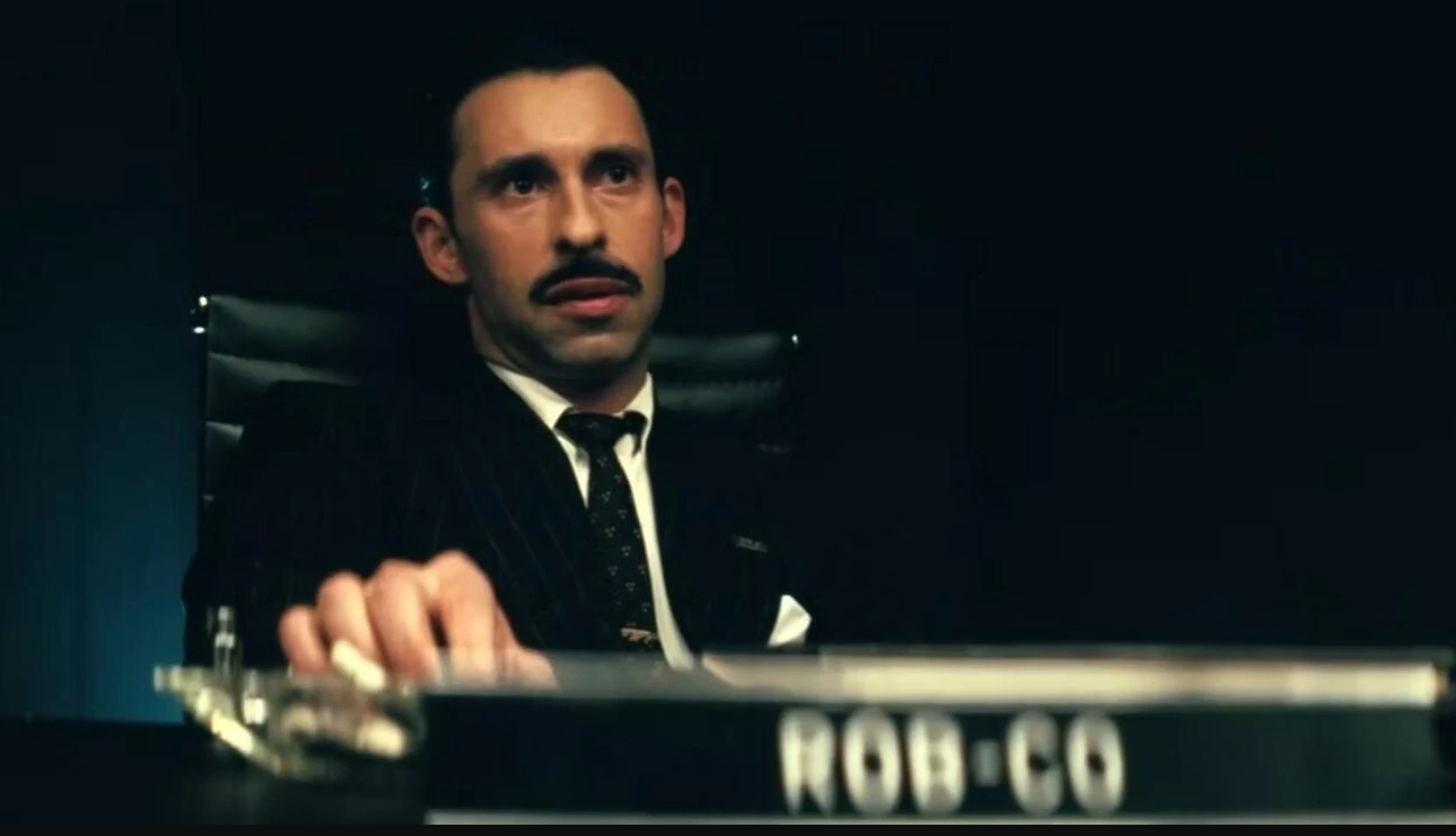 Мистер Хаус из сериала "Фоллаут" готовился к роли по видео с лором Fallout: New Vegas