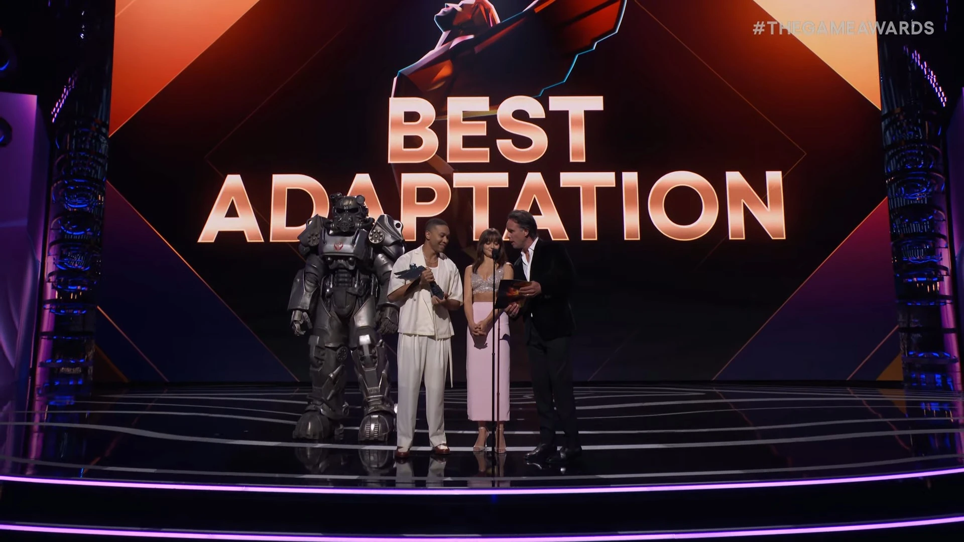 Нил Дракманн получил награду за "Лучшую адаптацию" на The Game Awards 2023 от актерского состава сериала Fallout
