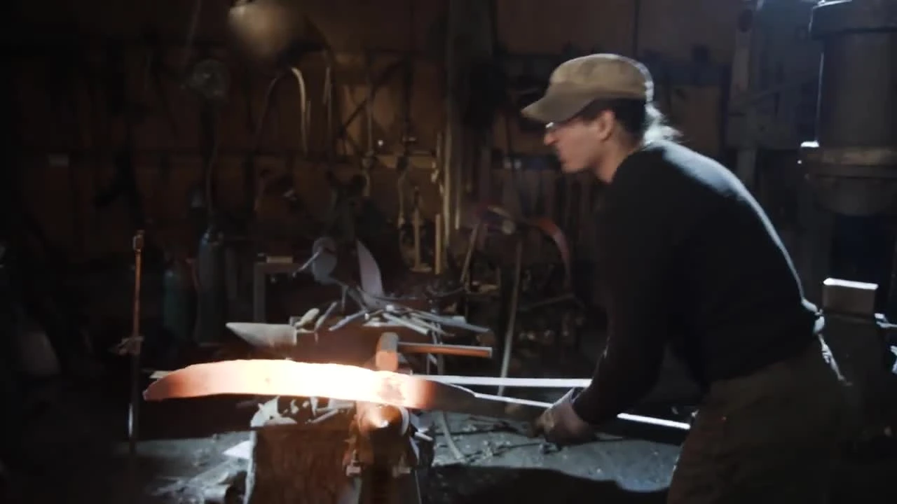 Кузнецы воссоздали Меч Войны из Darksiders в натуральную величину