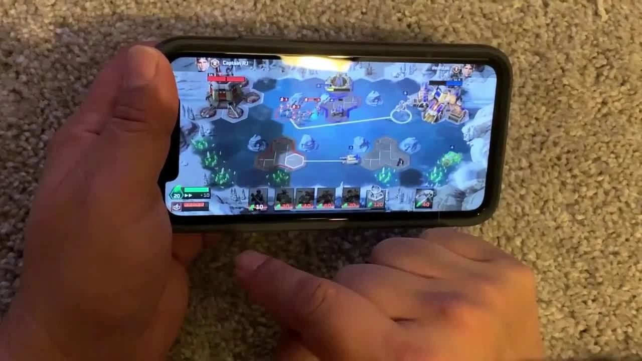 Command & Conquer: Rivals на iPhone XR