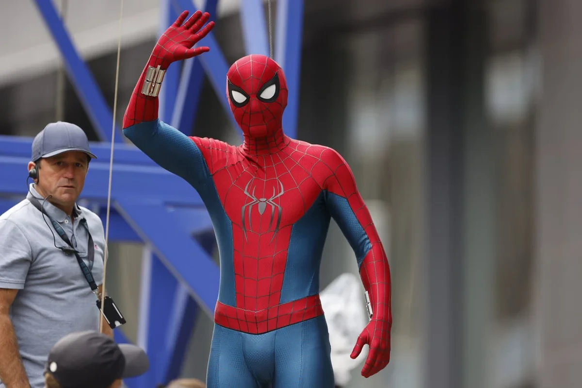 Появились новые кадры со съемок фильма "Человек-паук: Совершенно новый день"