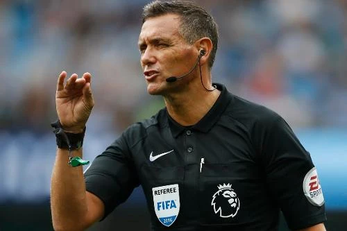 FIFA Manager 14 "The new form of the referee of the English Premier League"