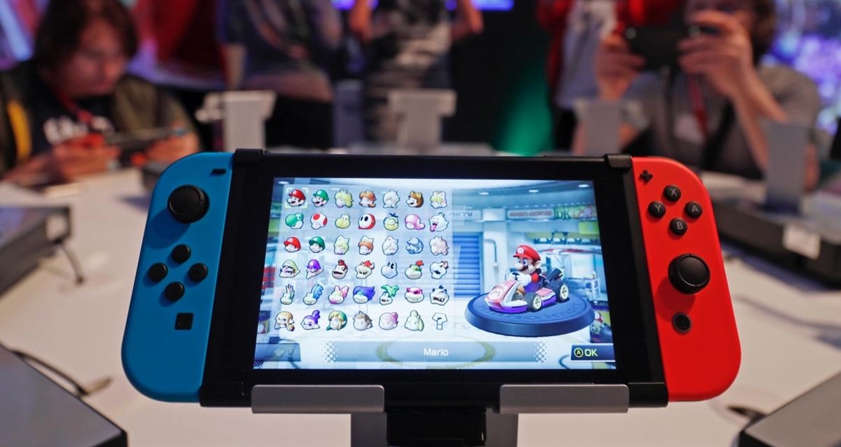 Nintendo switch oled. Dsi ll nintendo цвета. Нинтендо свитч нинтендо свитч. Игровая консоль nintendo switch. Нинтендо сыч.