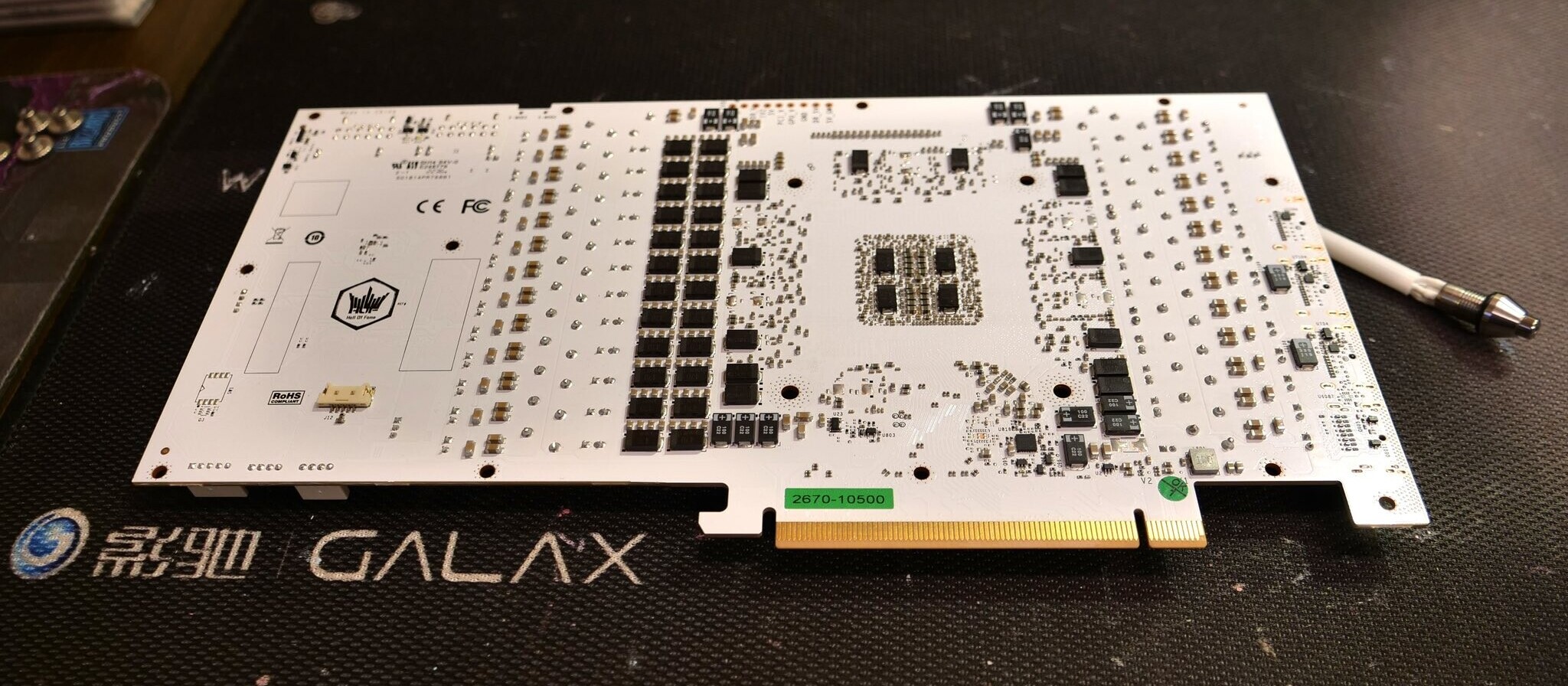 Rtx 4090 схема платы Плата GALAX GeForce RTX 4090 Hall of Fame имеет два 16-контактных разъёма питани