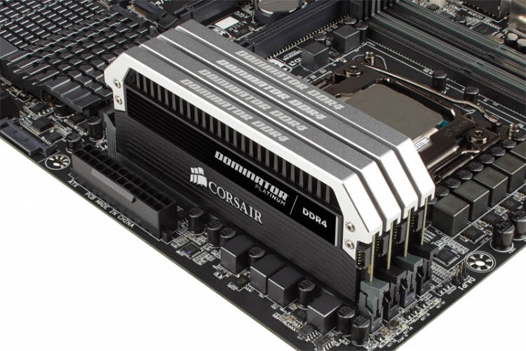 Модули памяти Corsair Dominator на базе DDR4