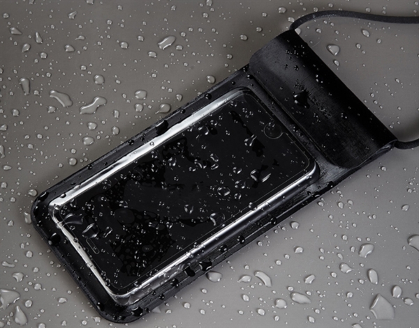 Xiaomi представила чехол для смартфонов с защитой от попадания воды