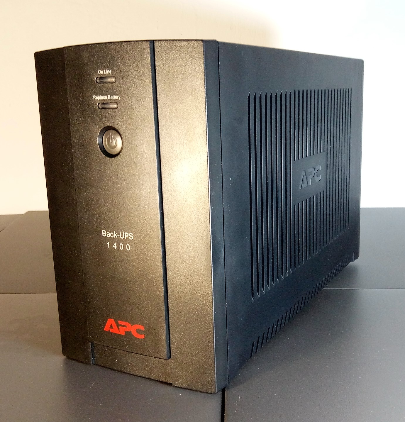 Об ИБП замолвим слово, APC Back-UPS