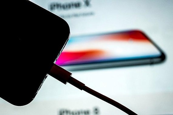 Названы смартфоны с самыми надежными и долговечными батареями