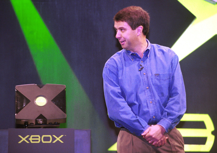 Робби Бах представляет в Лос-Анджелесе новую видеоигровую систему Xbox, 16 мая 2001 года