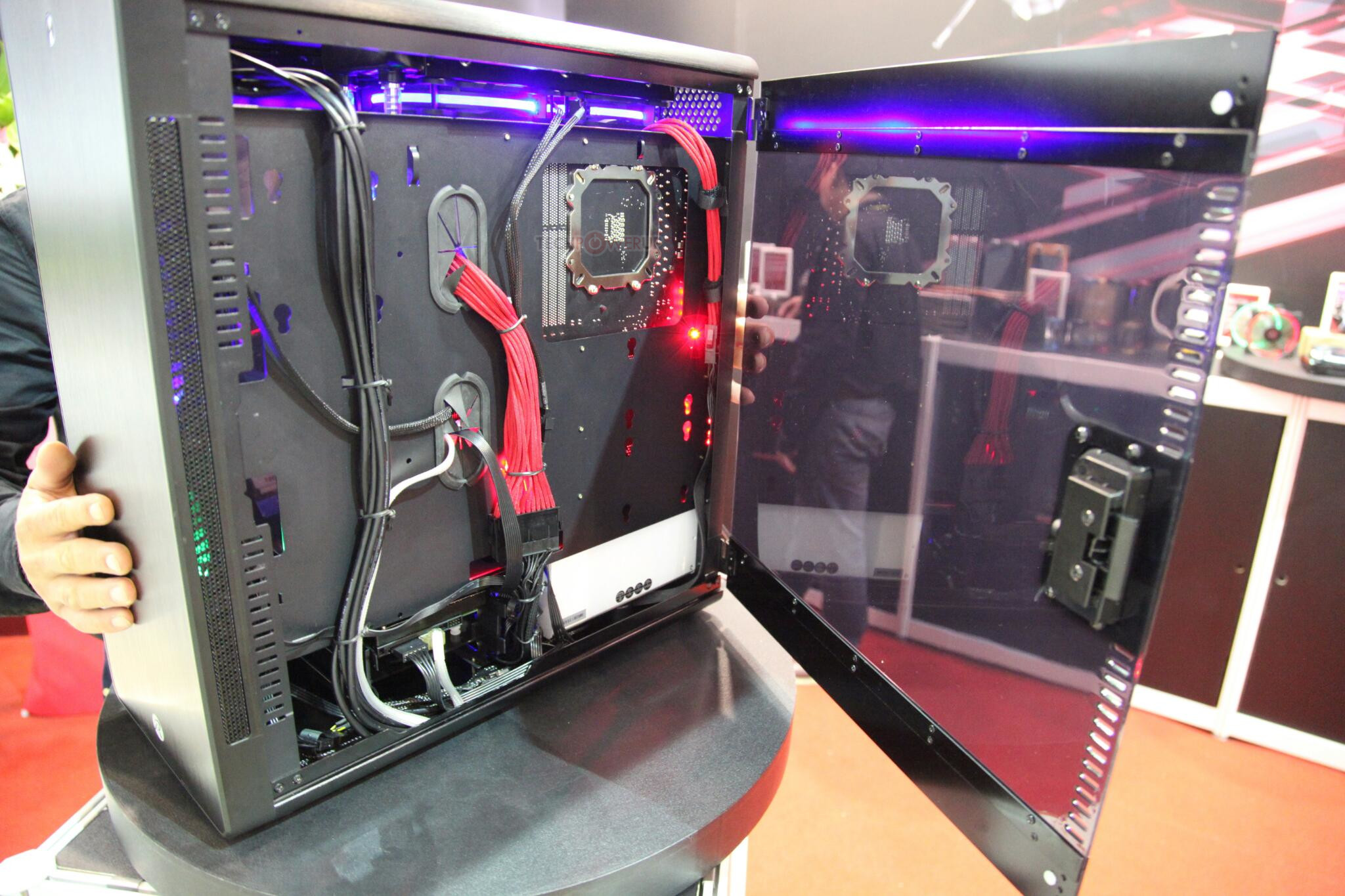 Asus rog gr8. Computex roll up asus. Кейс корпус переносной пк 2022. Computex 2024. Красивые сборки пк.