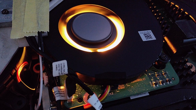 Один из вентиляторов получил светодиодную подсветку