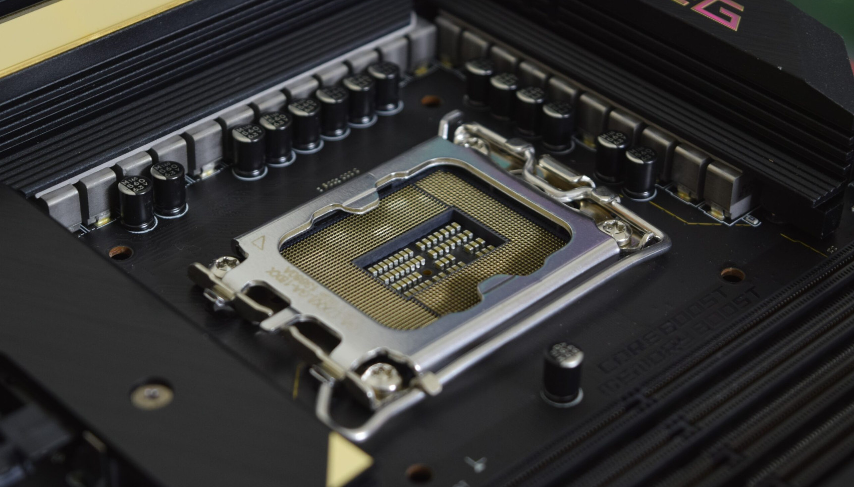 Появился список материнских плат на основе Intel Z790 с поддержкой ...